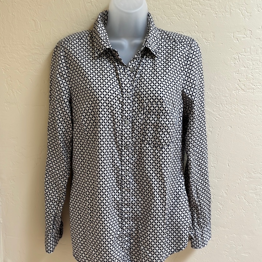Gap, The Tailored Shirt, women’s, size M. Button down dress shirt.